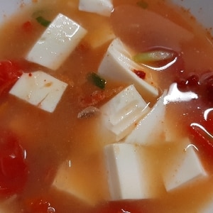 豆腐とトマトとキムチの味噌汁